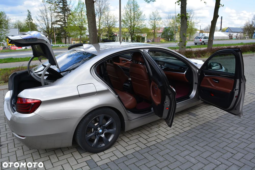 BMW Seria 5 528i xDrive Luxury Line - 31