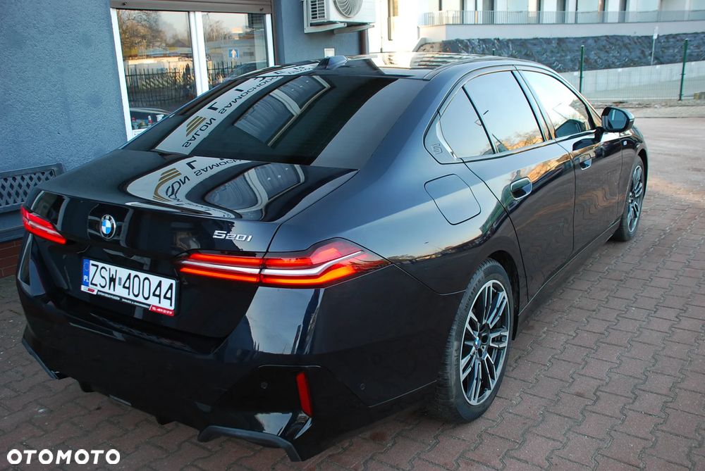 BMW Seria 5 520i mHEV M Sport - 2