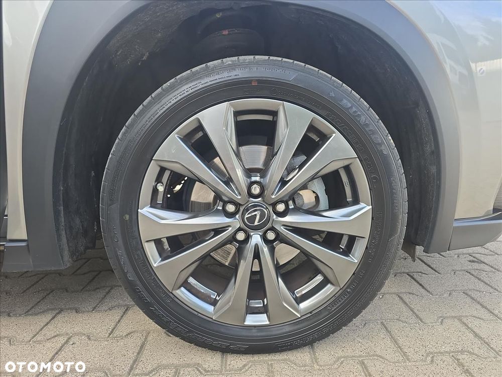 Lexus UX - 27