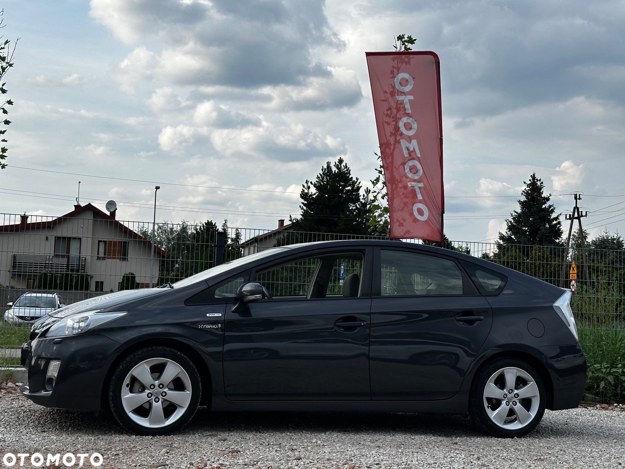 Toyota Prius (Hybrid) Executive - 4