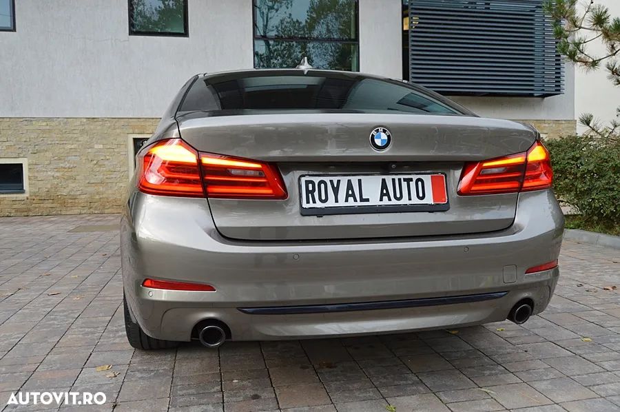 BMW Seria 5 520d Aut. Sport Line - 7