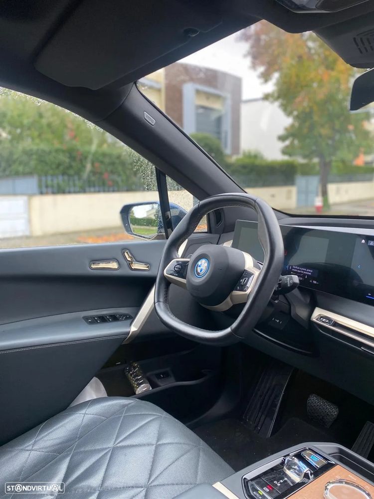 BMW iX xDrive40 - 10