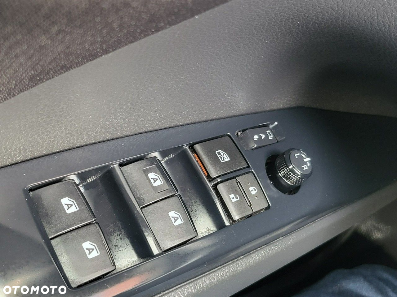 Toyota Camry - 17