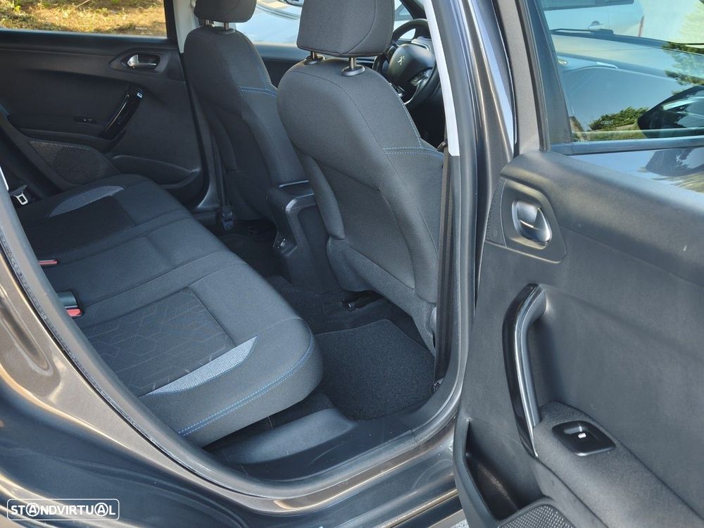 Peugeot 2008 1.2 PureTech Signature - 25