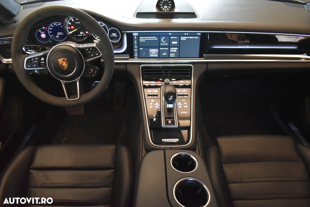 Porsche Panamera 4 E-Hybrid - 22