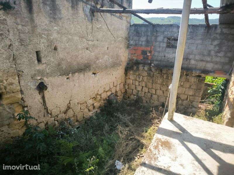 Casa para remodelacao total e terreno de 2000 m2 - Grande imagem: 4/12