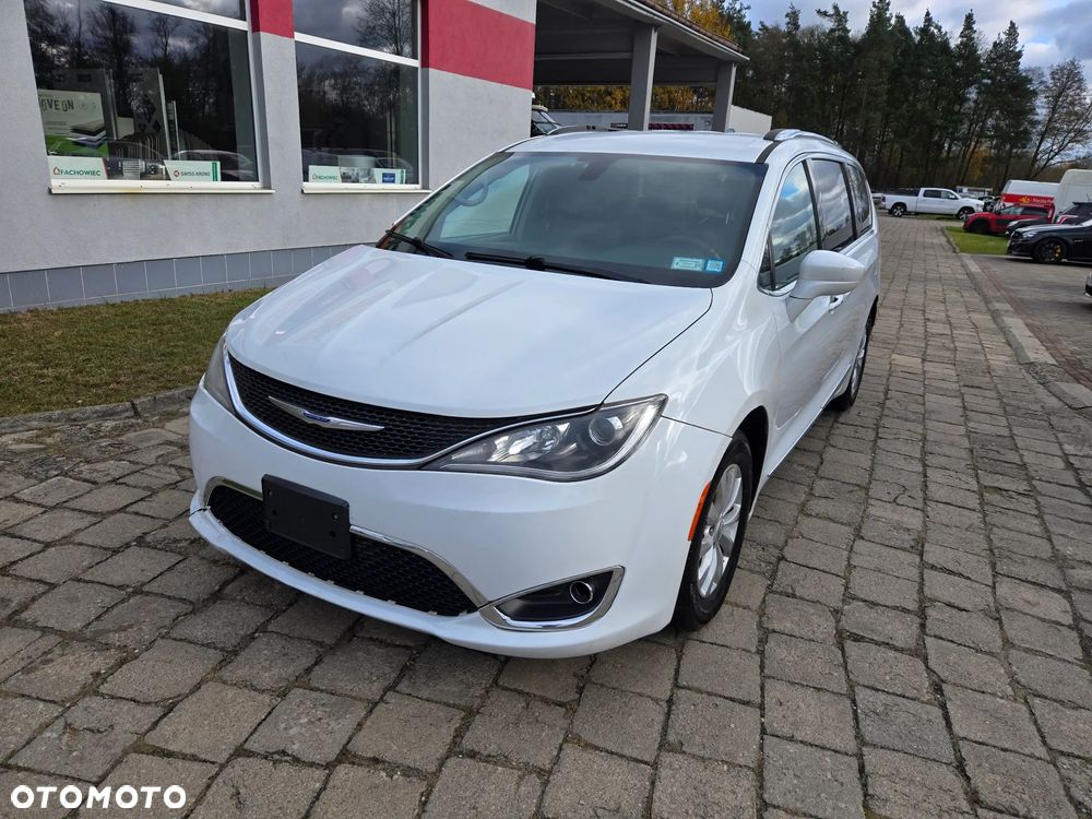 Chrysler Pacifica - 2