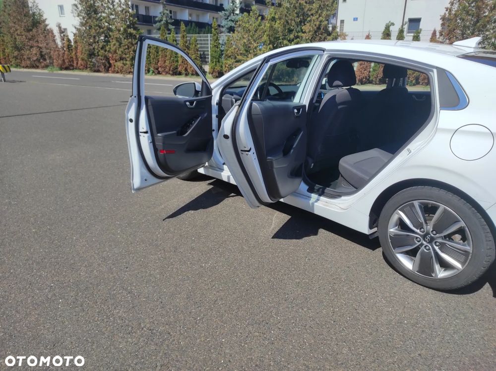 Hyundai IONIQ - 7