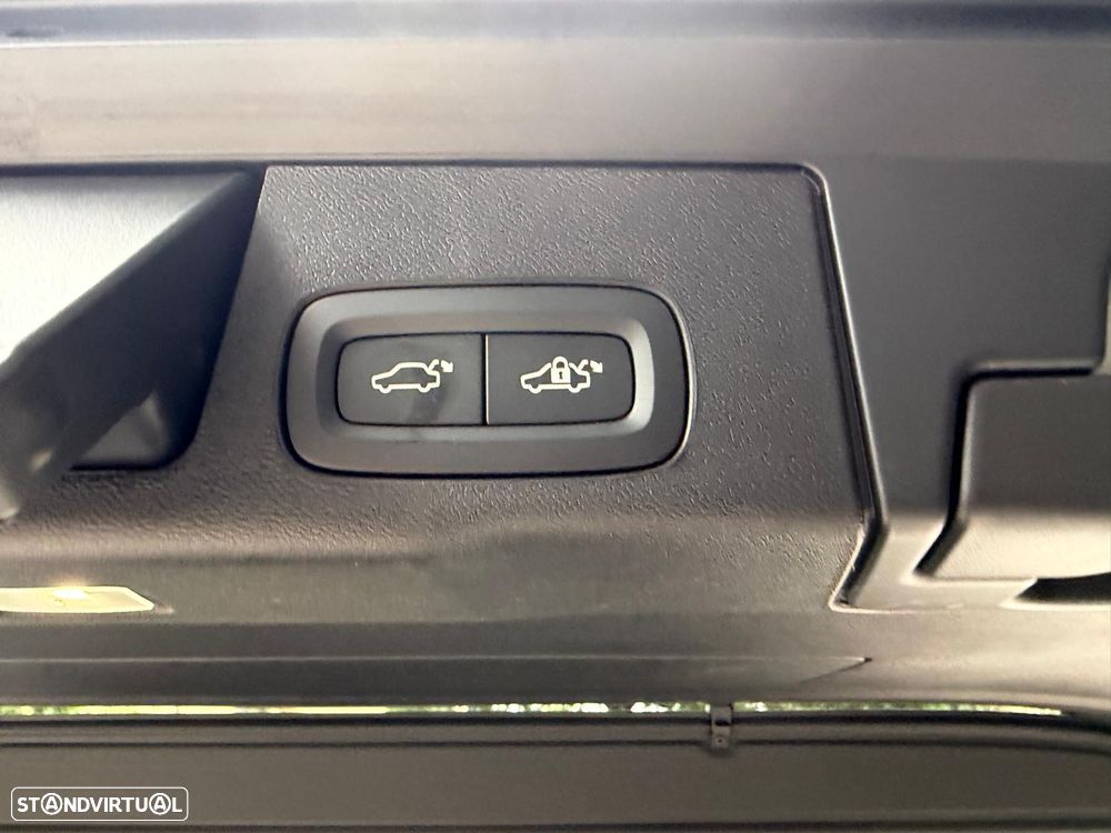 Volvo XC 60 2.0 T6 PHEV Plus Bright AWD - 36