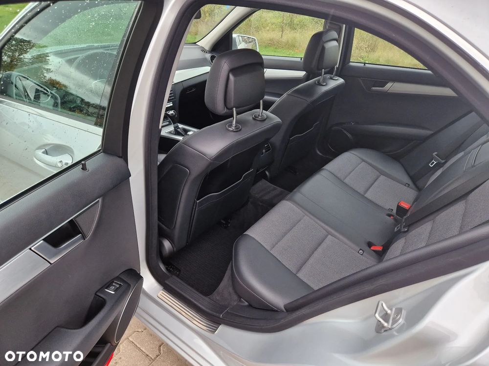 Mercedes-Benz Klasa C 180 CDI DPF (BlueEFFICIENCY) Avantgarde - 10