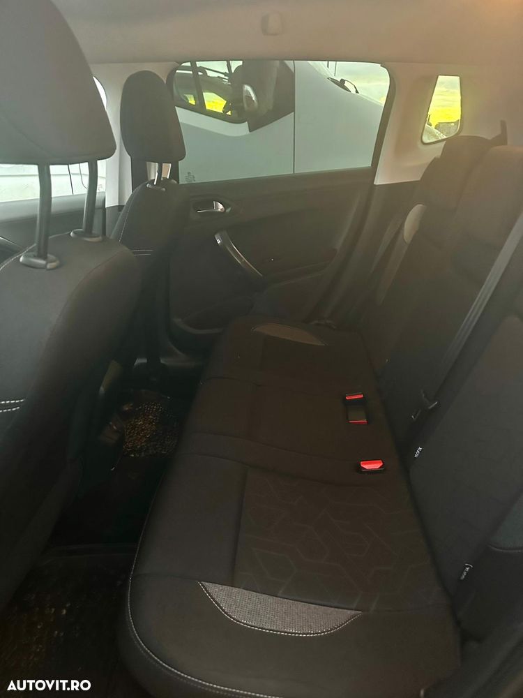 Peugeot 2008 1.2 L PureTech ETG Allure - 5