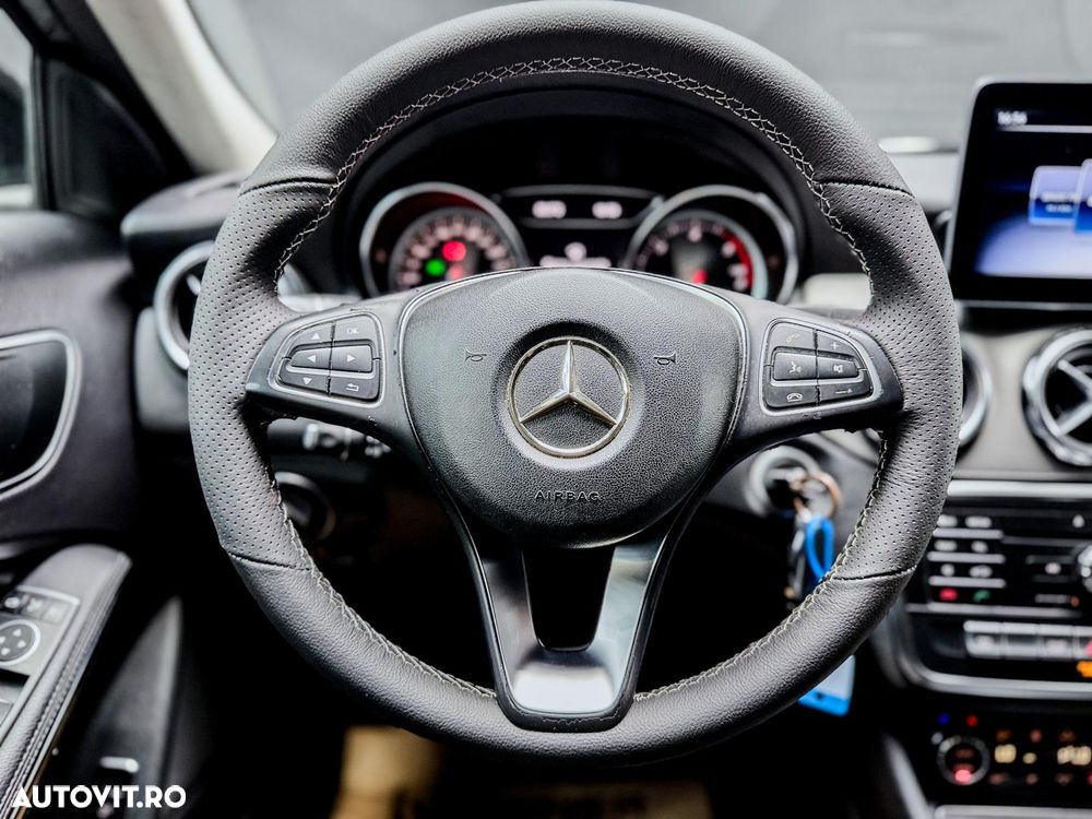 Mercedes-Benz GLA 200 d 4MATIC 7G-DCT Urban - 13