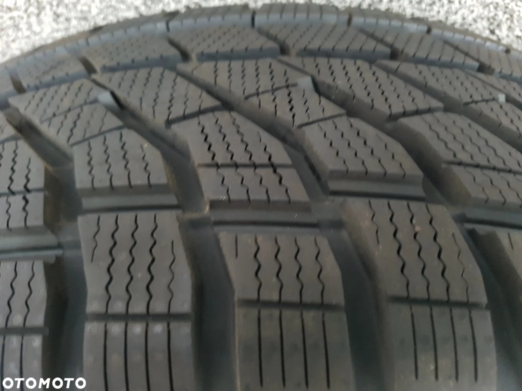OPONA FALKEN EUROWINTER HS02PRO  235/65R17  235/65/17 - 9