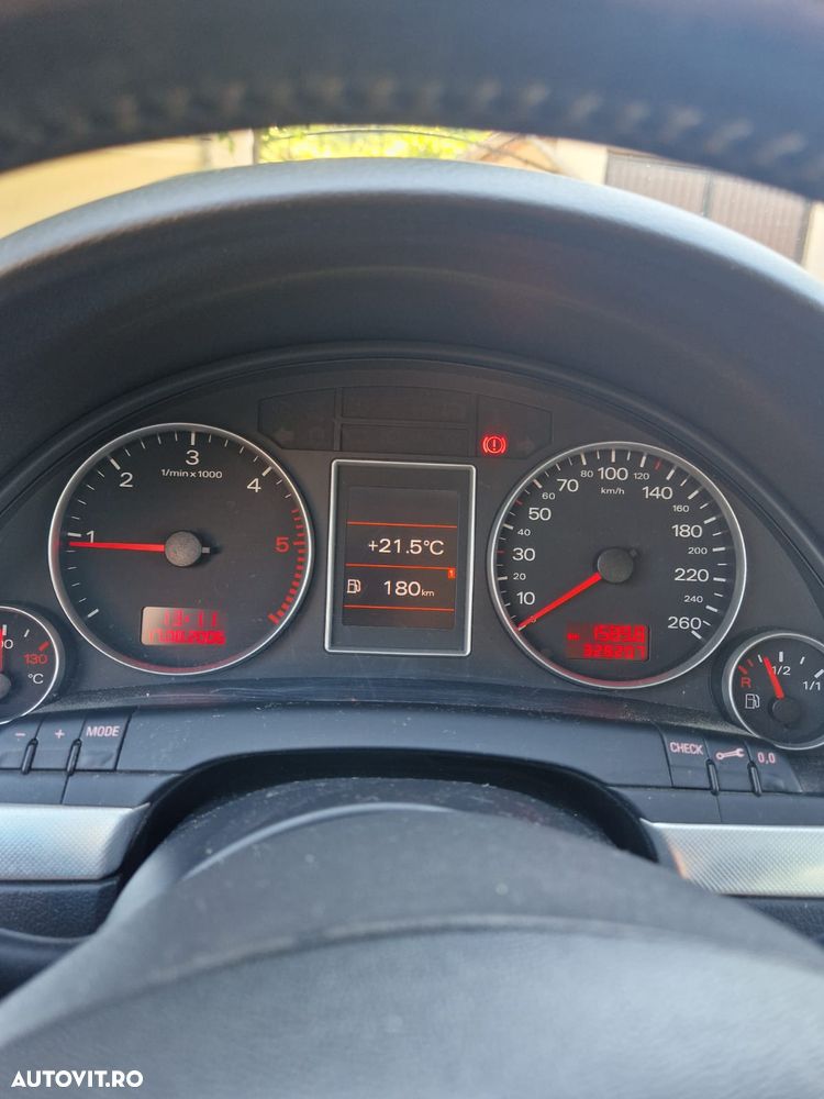 Audi A4 Avant 2.0 TDI - 4