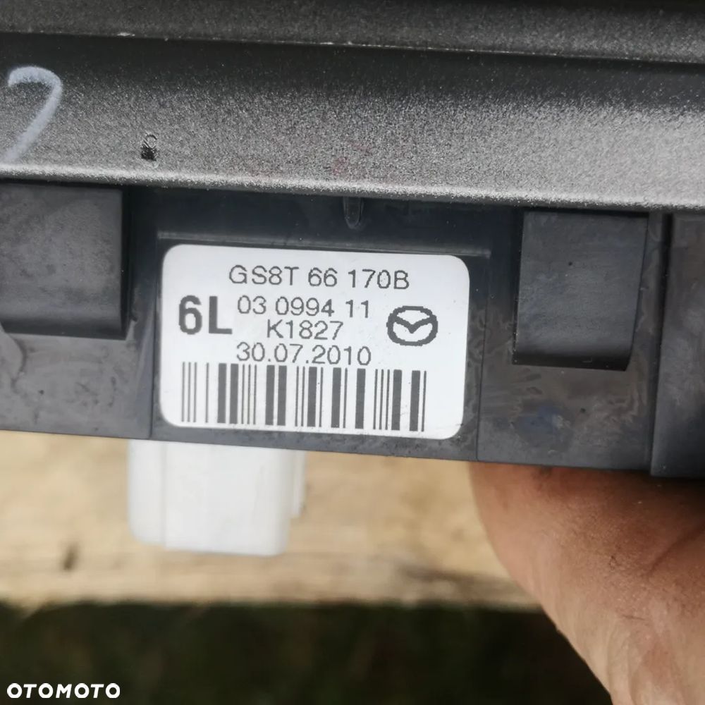 CZĘŚCI WYPOSAŻENIA WNĘTRZA ŚRODKA MAZDA 6 11R - 8