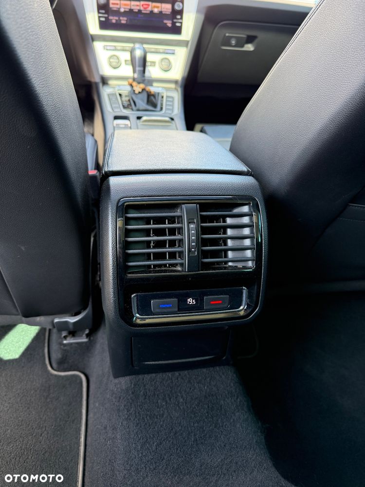 Volkswagen Passat 2.0 TDI SCR DSG Comfortline - 19