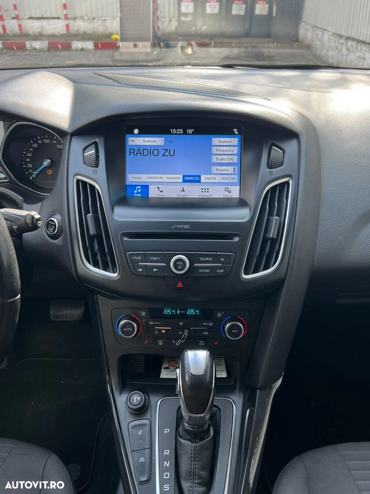 Ford Focus 1.5 TDCi Powershift Titanium - 11