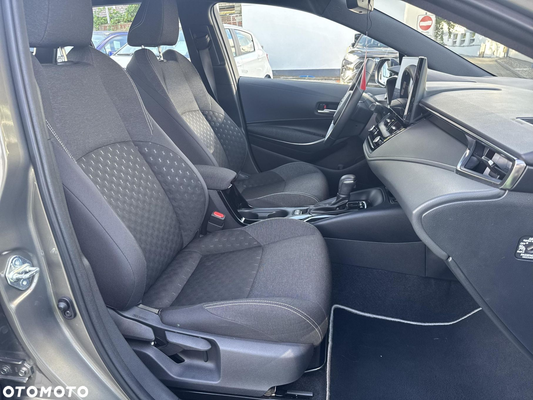 Toyota Corolla 1.8 Hybrid Comfort - 12