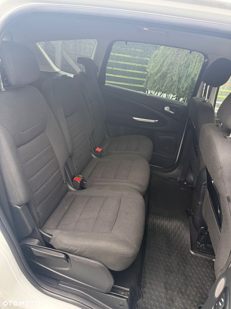 Ford S-Max - 13