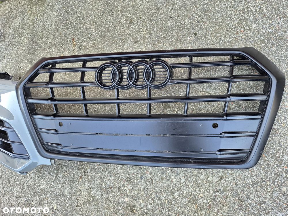 Audi Q5 II S Line 17- zderzak przedni prawy grill kratka 80A - 4