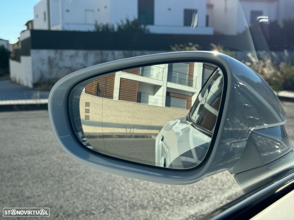 Porsche Taycan Turbo S - 35