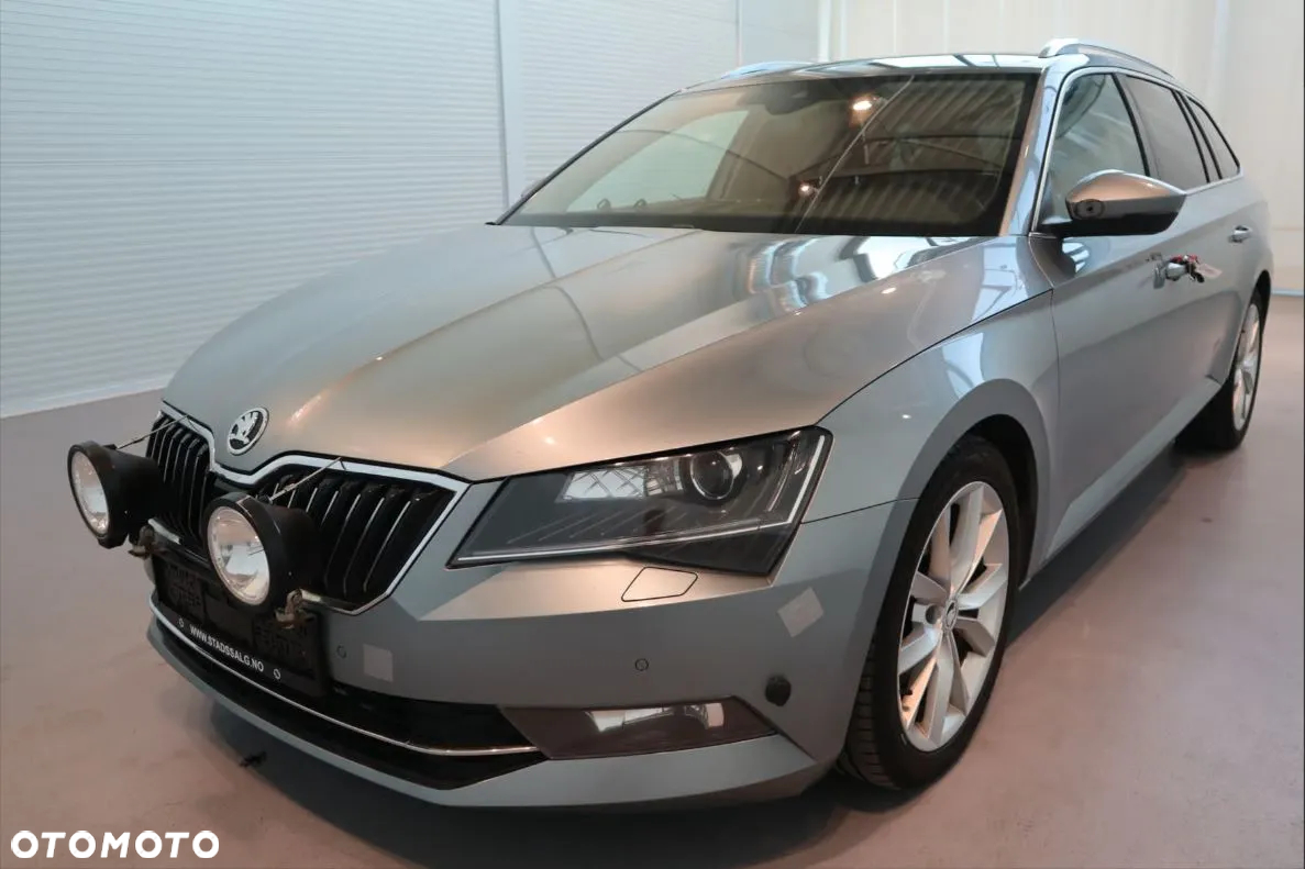 Skoda Superb Combi 2.0 TDI DSG Premium Edition - 2