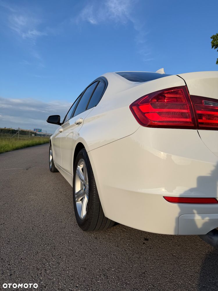 BMW Seria 3 320i - 4