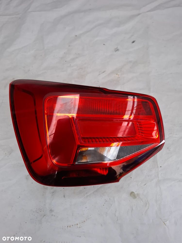 AUDI Q2 LAMPA LEWA TYŁ - 1
