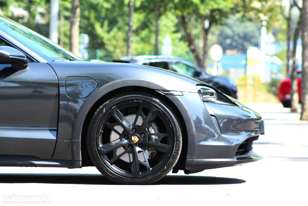 Porsche Taycan Cross Turismo 4 - 7