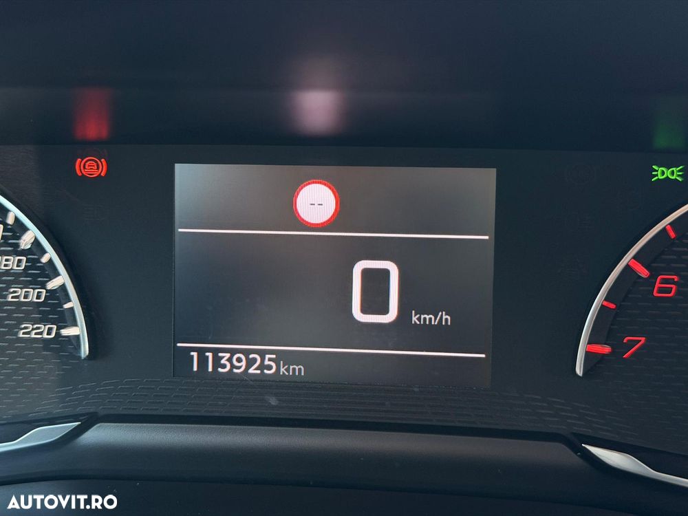 Peugeot 208 1.2 L PureTech STT Allure - 36