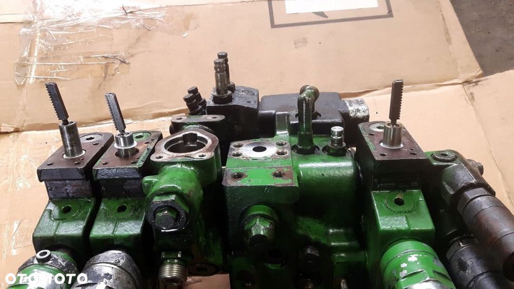 ROZDZIELACZ HYDRAULICZNY AL209370 JOHN DEERE 6125R - 4