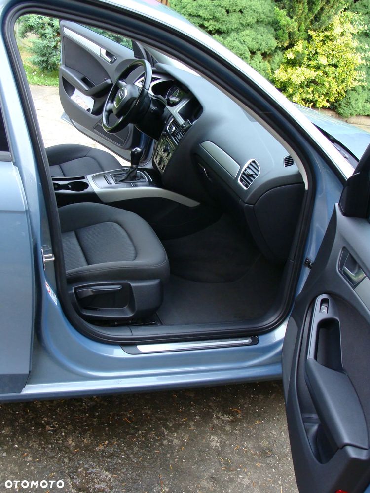 Audi A4 Limousine - 32