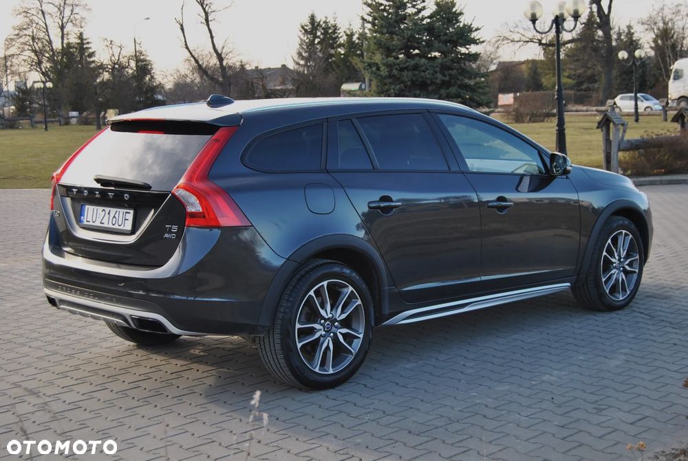 Volvo V60 Cross Country T5 AWD Summum - 3
