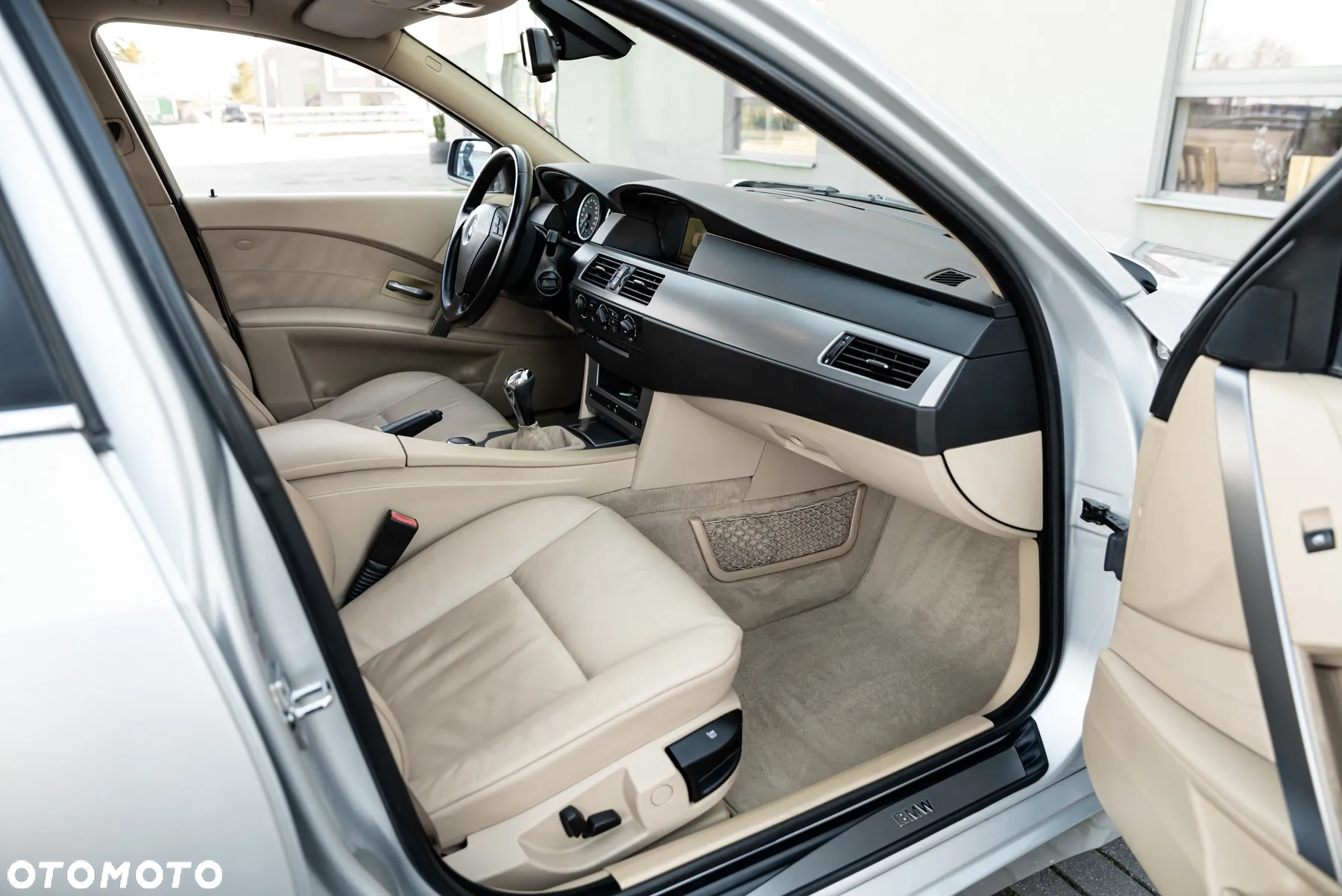 BMW Seria 5 525xi - 18