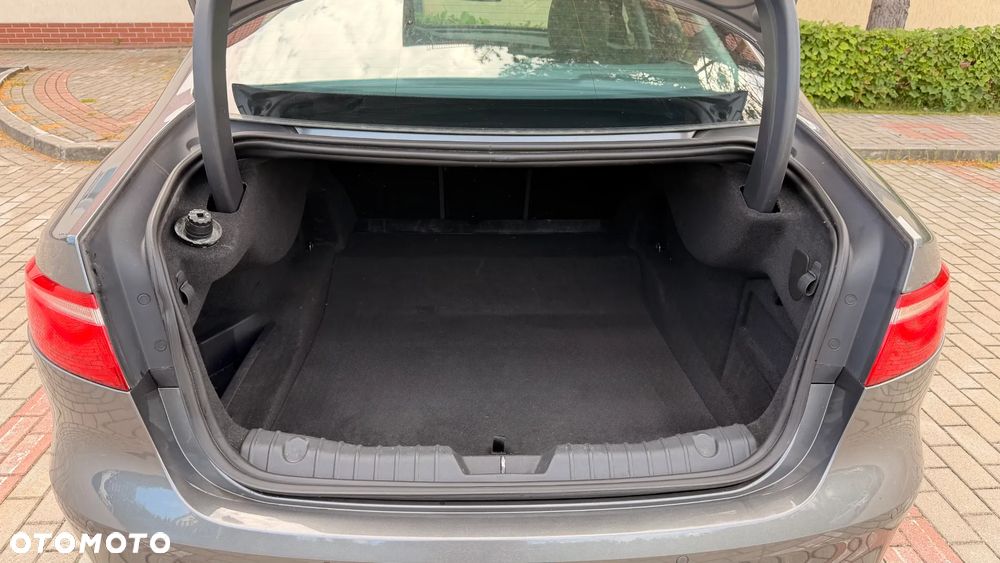 Jaguar XF 20d Prestige - 28