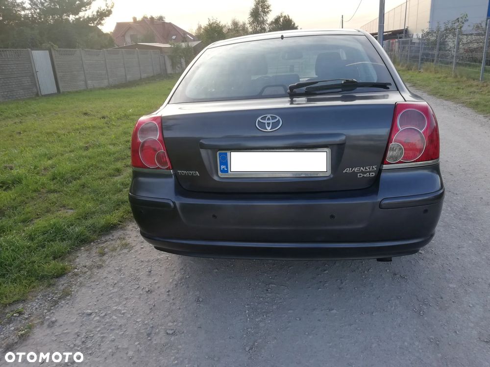 Toyota Avensis - 2