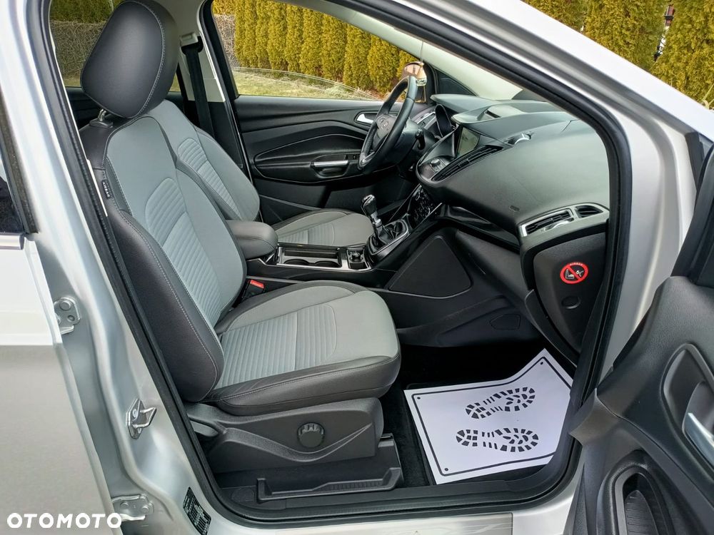 Ford Kuga 2.0 TDCi 2x4 Titanium - 22