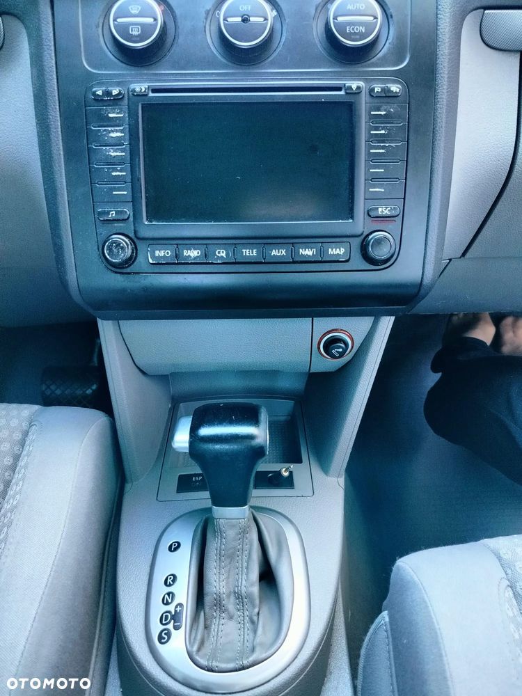 Volkswagen Touran - 28