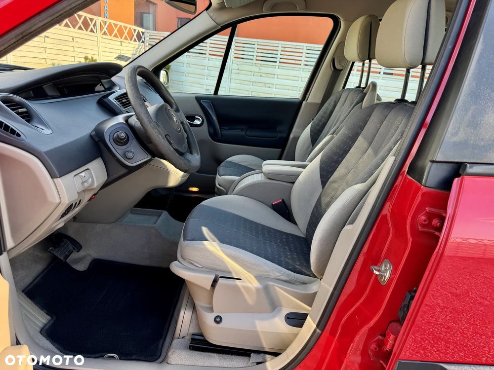 Renault Scenic 2.0 16V Dynamique - 8