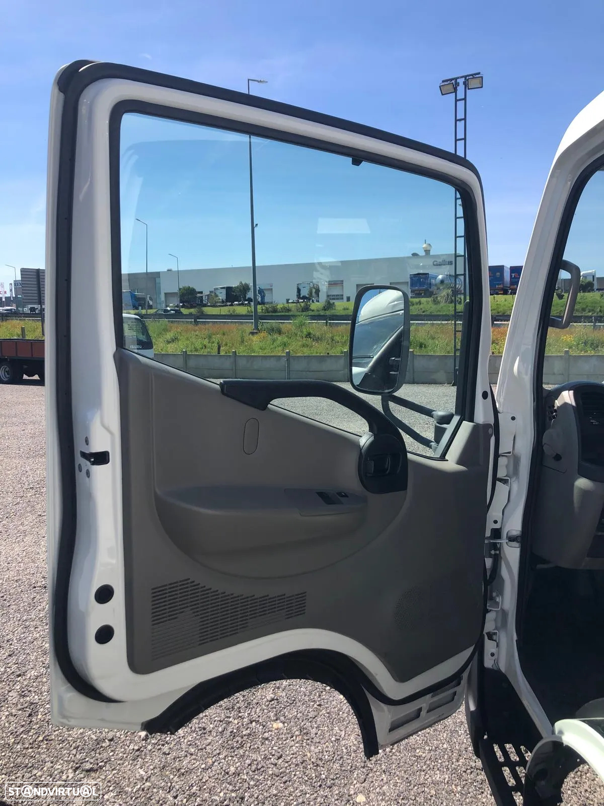 Nissan Cabstar Grill - 13