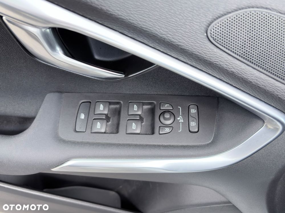 Volvo V40 T3 R-Design Momentum - 28
