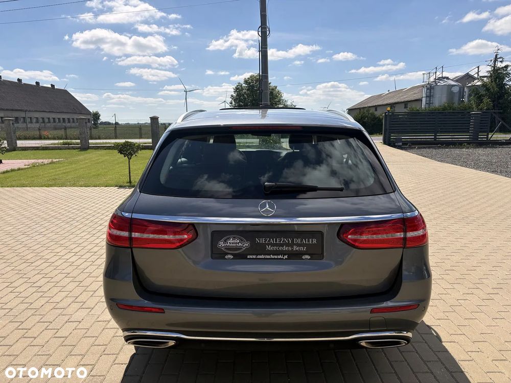 Mercedes-Benz Klasa E 250 9G-TRONIC Exclusive - 5