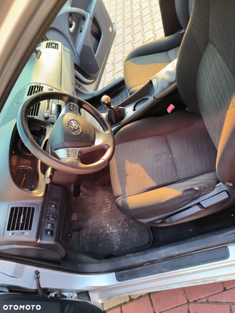 Toyota Avensis - 5
