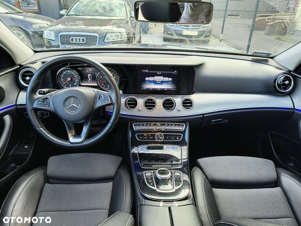 Mercedes-Benz Klasa E 400 4-Matic 9G-TRONIC - 8