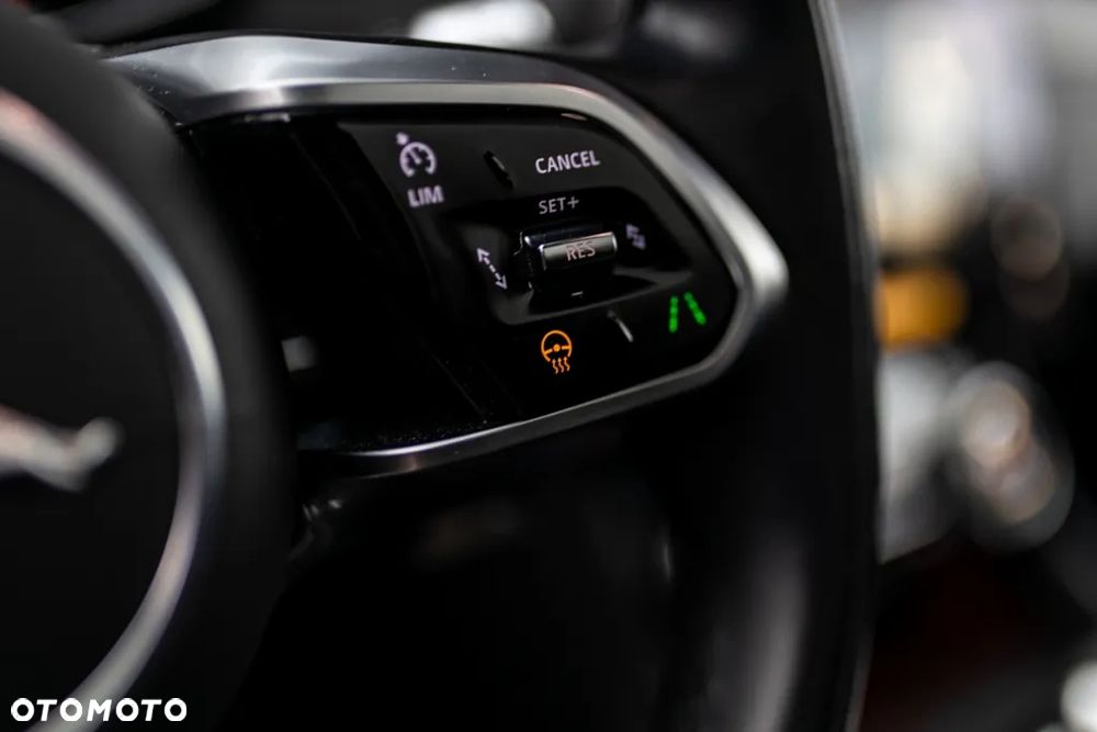 Jaguar F-Pace P250 AWD R-Dynamic Black - 8