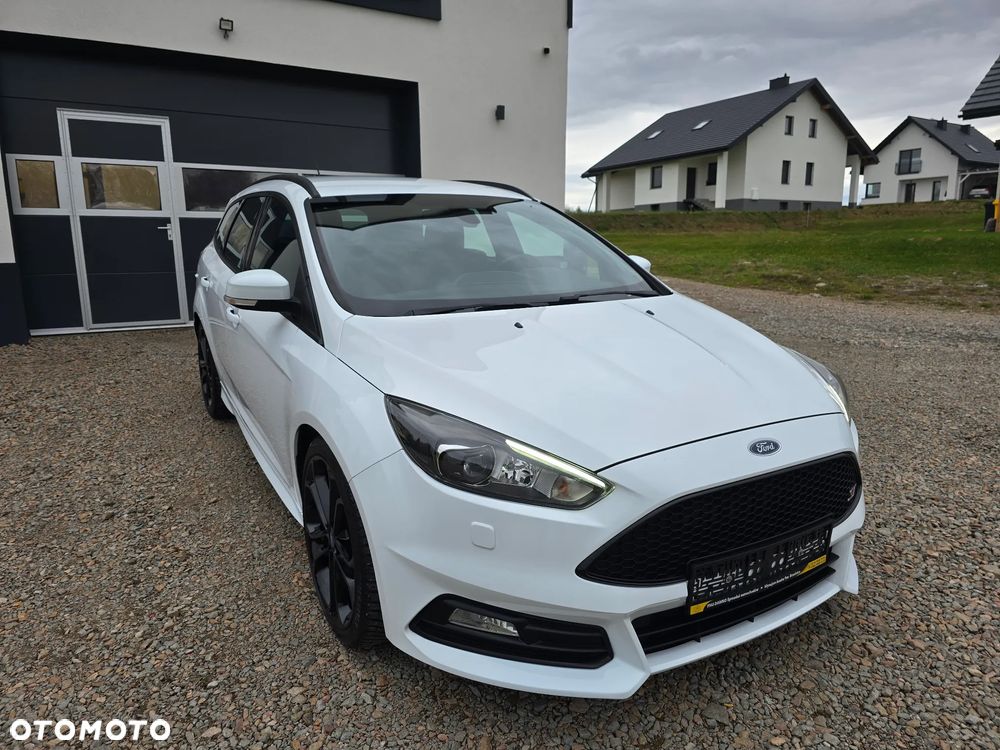 Ford Focus 2.0 EcoBoost ST mit Leder-Exclusiv-Paket - 32