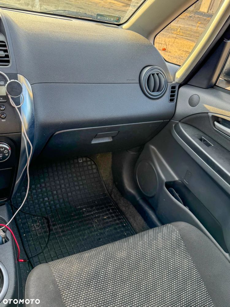 Suzuki SX4 1.6 GS / Premium - 17