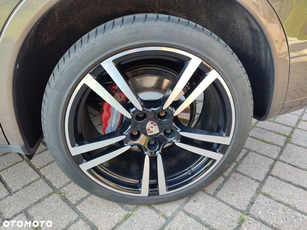 Porsche Cayenne Platinum Edition - 12