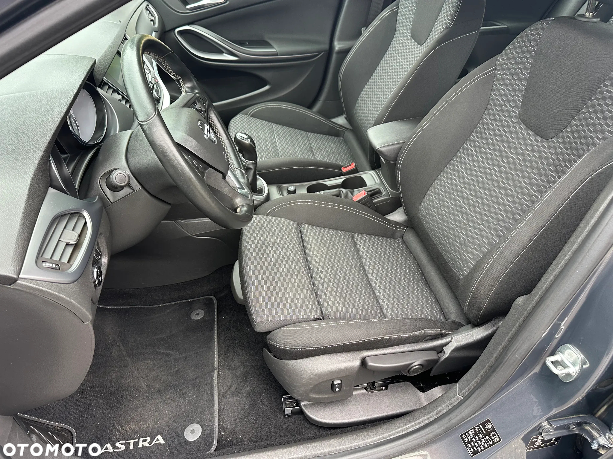 Opel Astra 1.4 Turbo Innovation - 22
