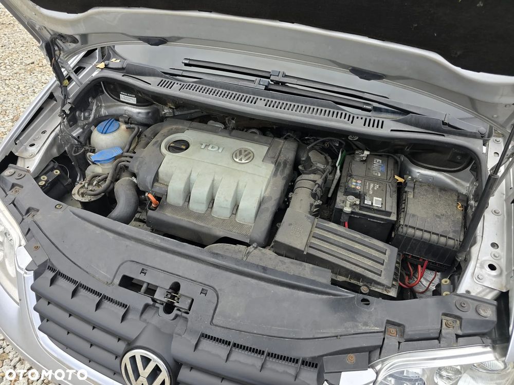 Volkswagen Touran 2.0 TDI Trendline DSG - 10